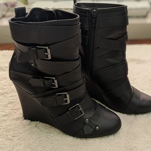 SZ 7.5 Black strap wedge boot